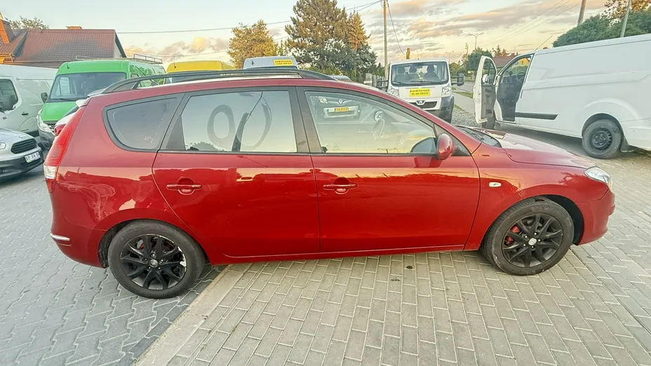 HYUNDAI i30 -