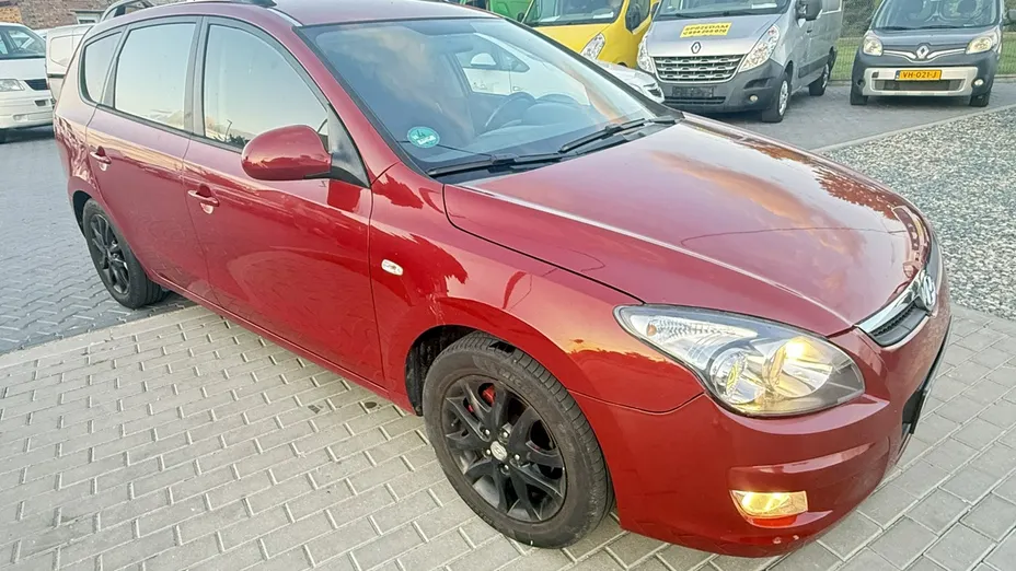 HYUNDAI i30 -