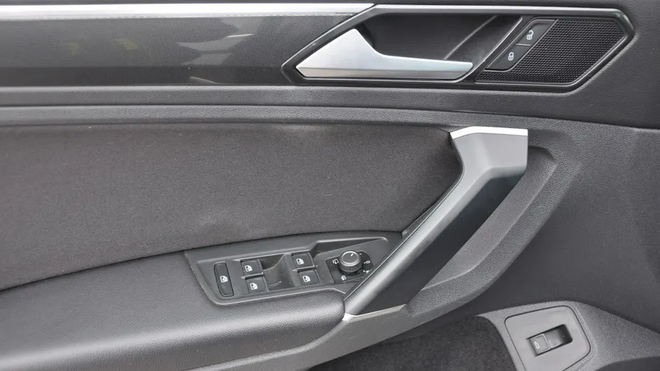 VOLKSWAGEN Tiguan -