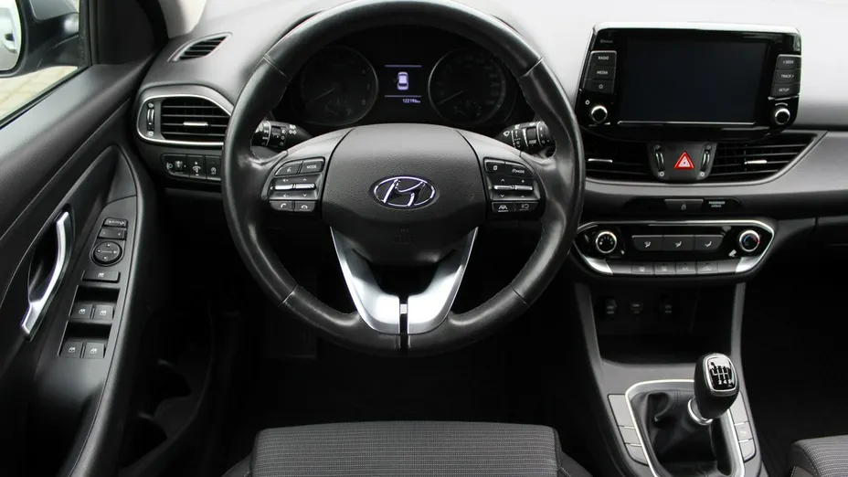 HYUNDAI i30 -