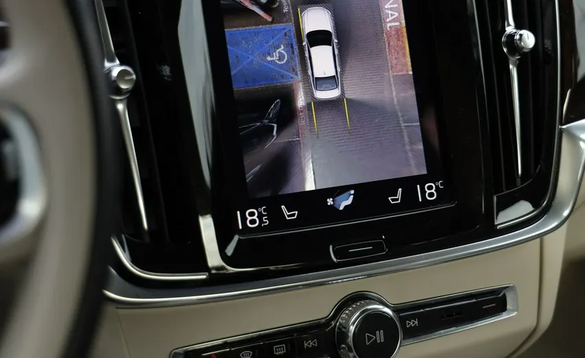 VOLVO S90 -