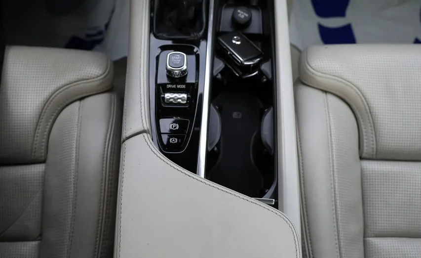 VOLVO S90 -