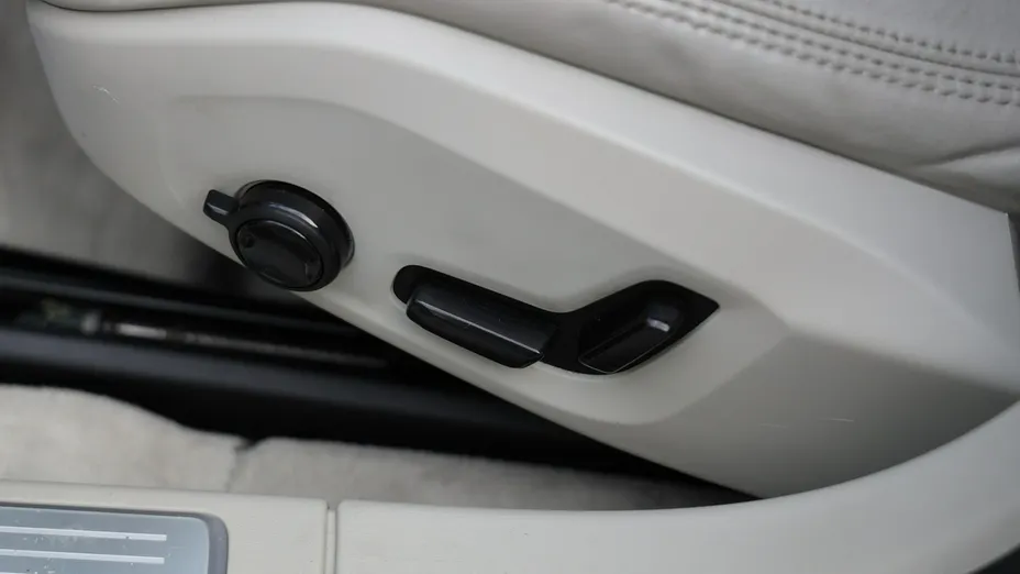 VOLVO S90 -