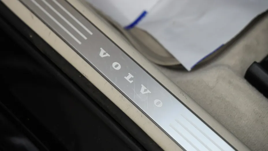 VOLVO S90 -