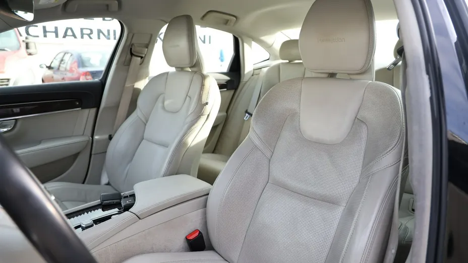 VOLVO S90 -