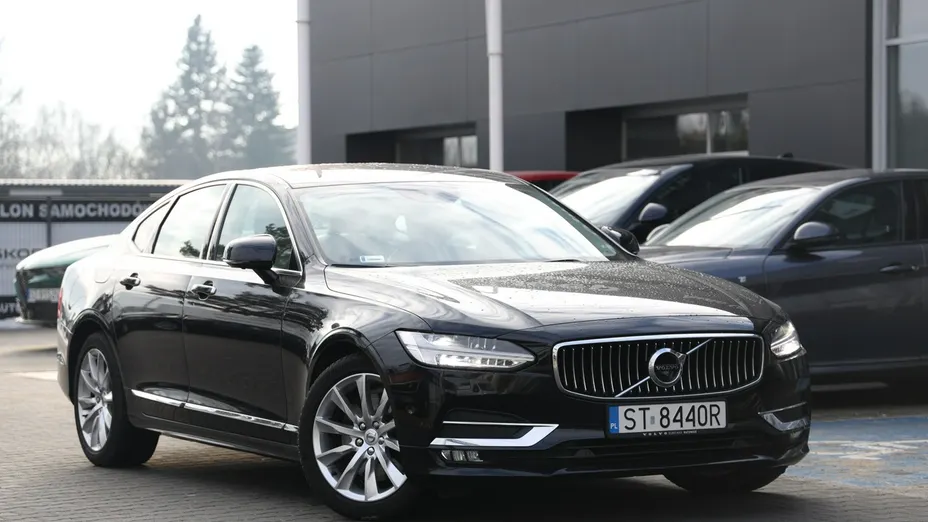 VOLVO S90 -