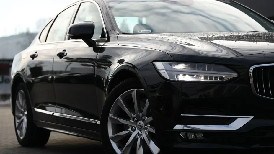 VOLVO S90 -