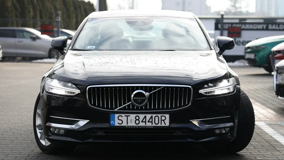 VOLVO S90 -