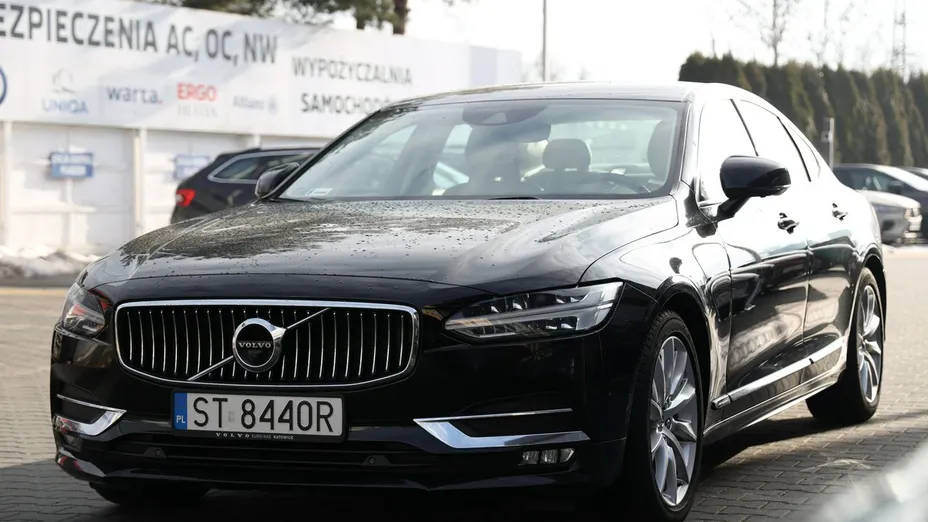 VOLVO S90 -