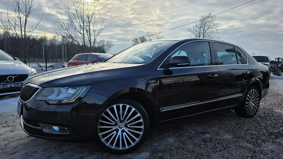 SKODA Superb -