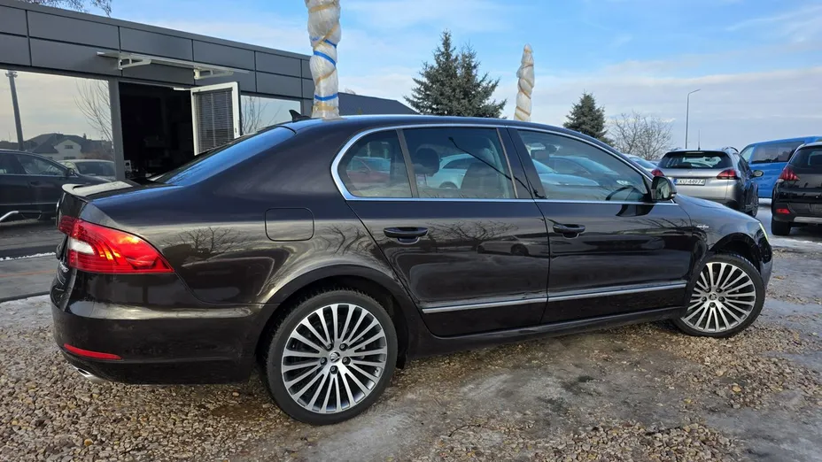 SKODA Superb -