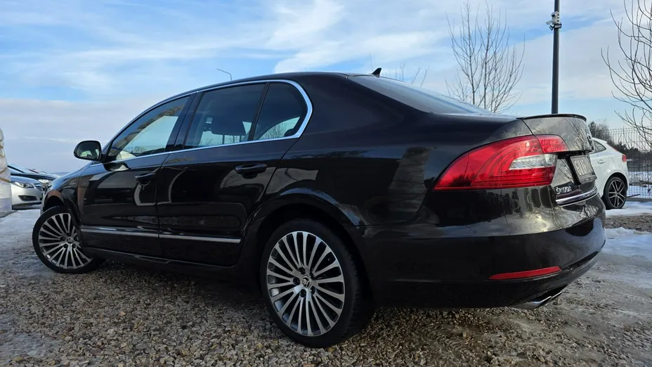 SKODA Superb -