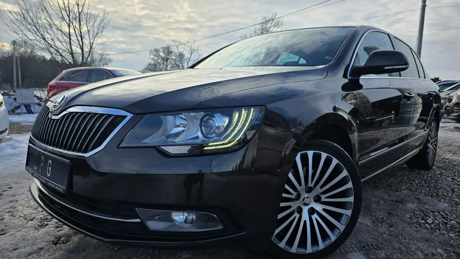 SKODA Superb -