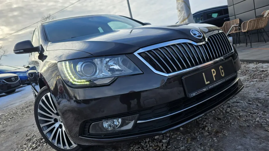 SKODA Superb -