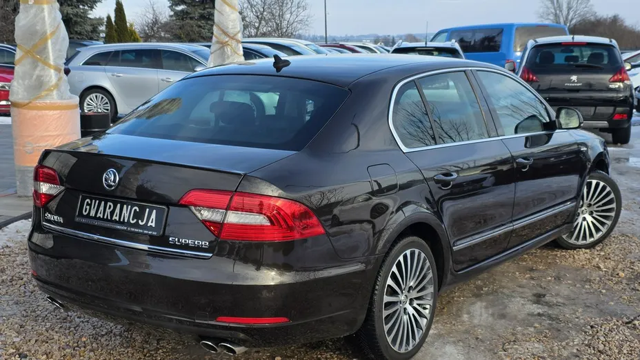 SKODA Superb -