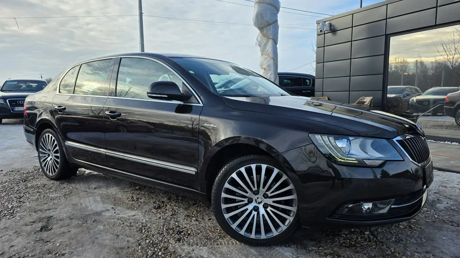 SKODA Superb -