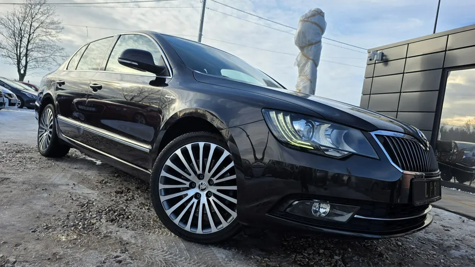 SKODA Superb -