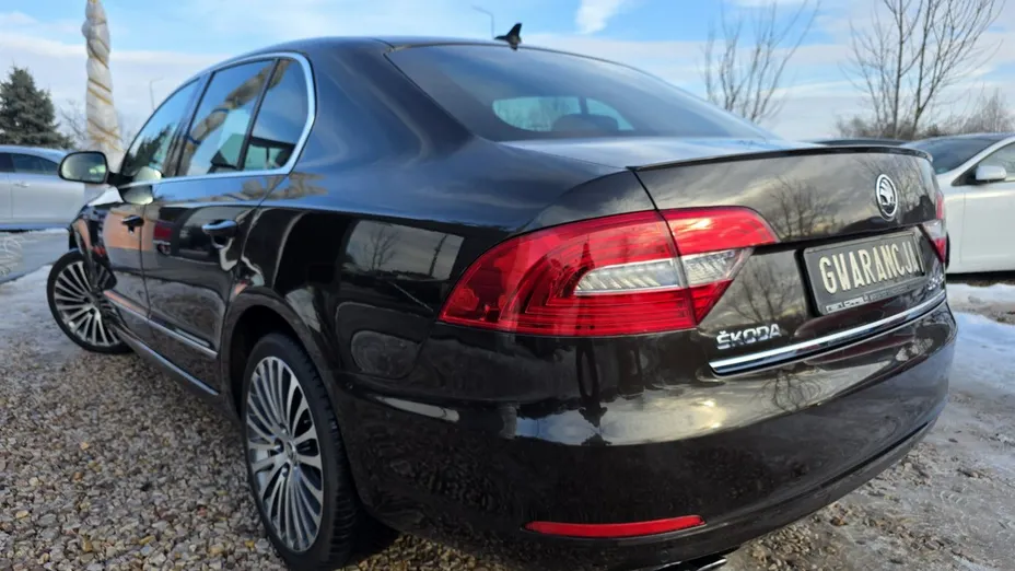 SKODA Superb -