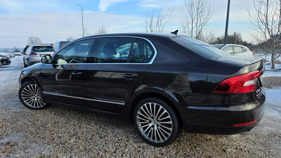 SKODA Superb -
