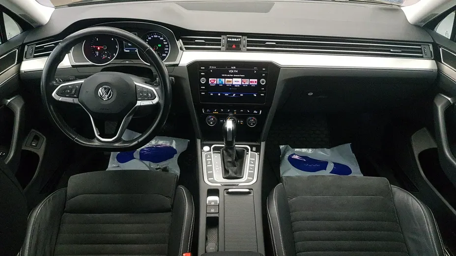 VOLKSWAGEN Passat -