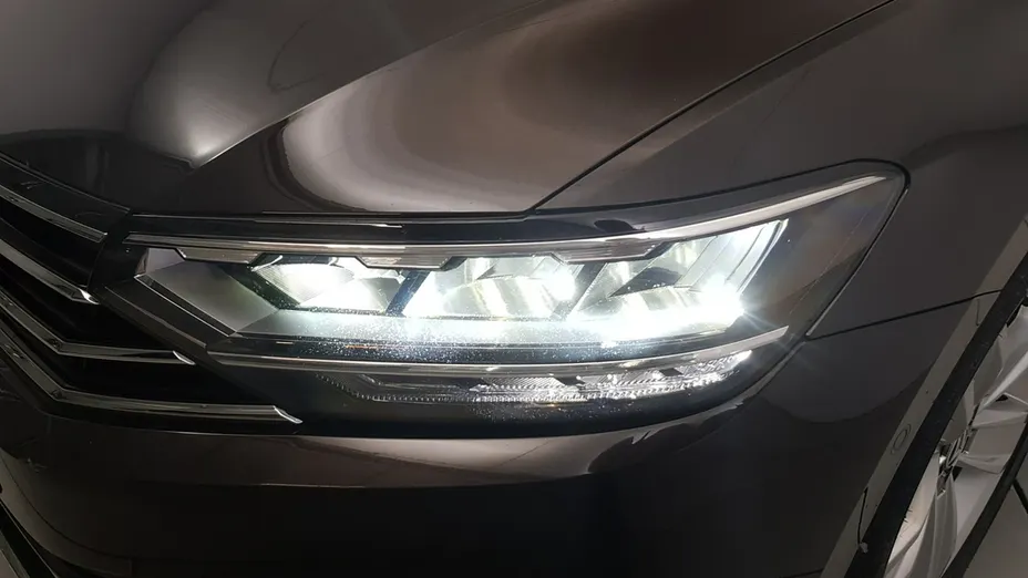 VOLKSWAGEN Passat -