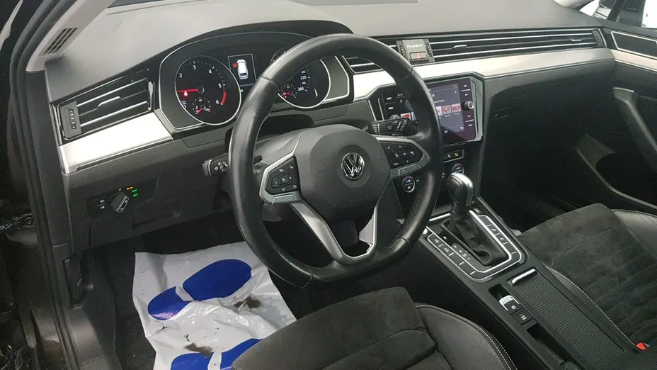 VOLKSWAGEN Passat -