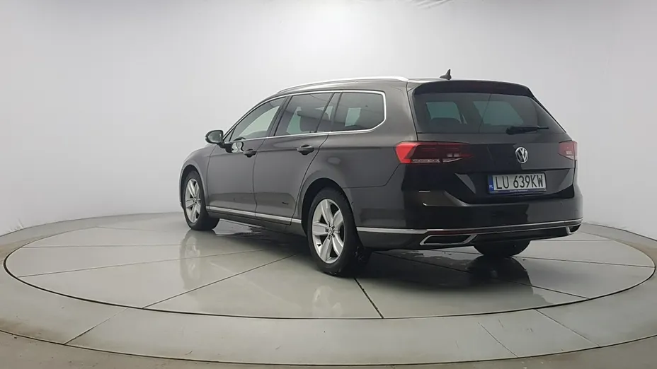 VOLKSWAGEN Passat -