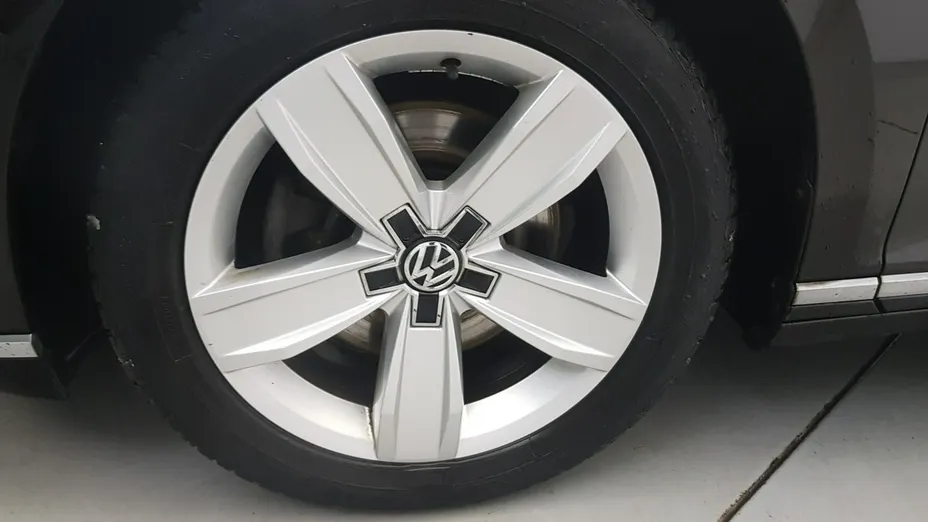VOLKSWAGEN Passat -