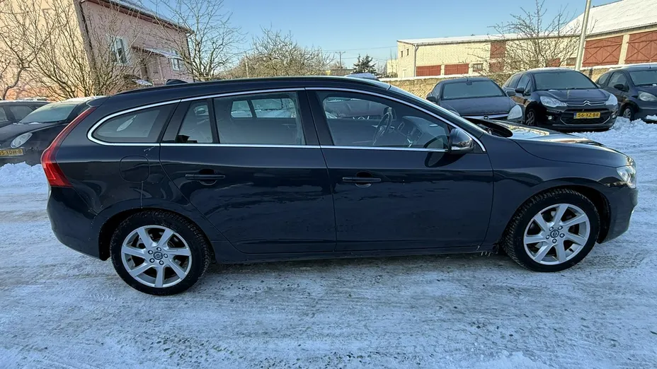 VOLVO V60 -