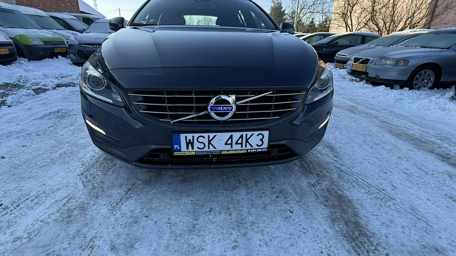 VOLVO V60 -