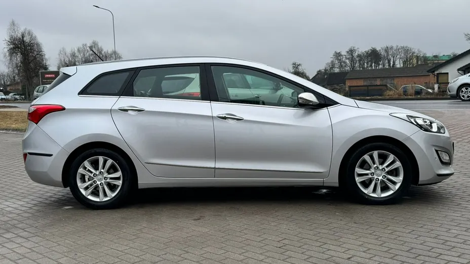 HYUNDAI i30 -