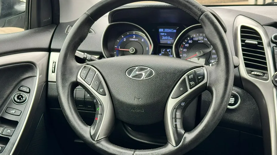 HYUNDAI i30 -