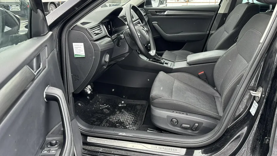 SKODA Superb -