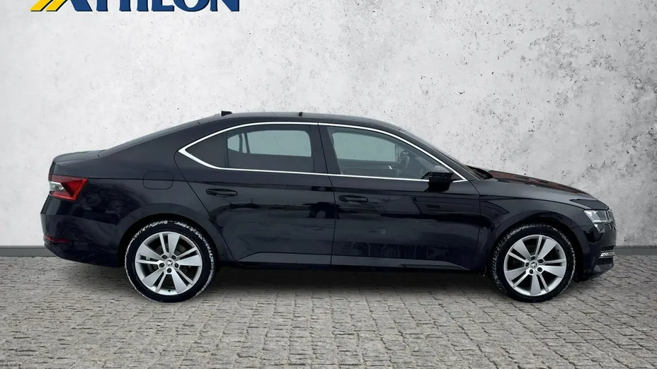 SKODA Superb -