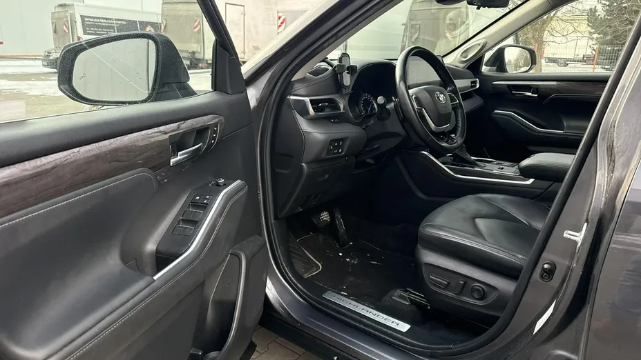 TOYOTA Highlander -