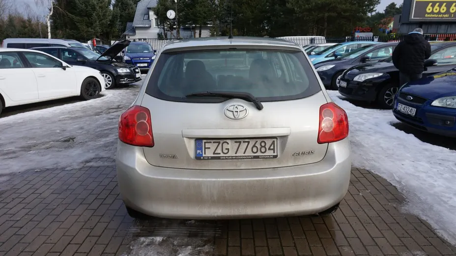 TOYOTA Auris -
