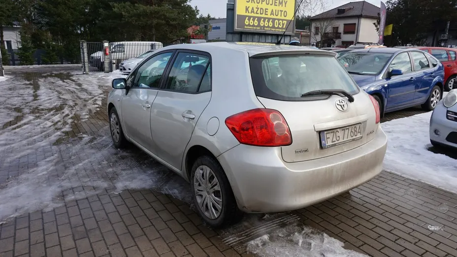 TOYOTA Auris -