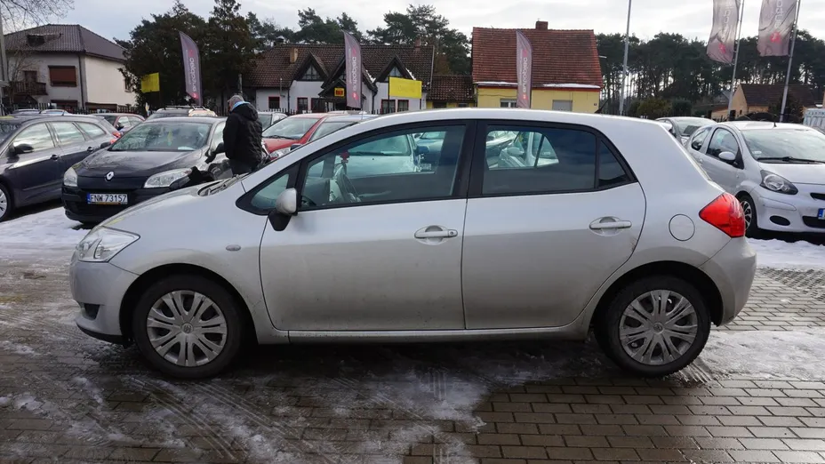 TOYOTA Auris -