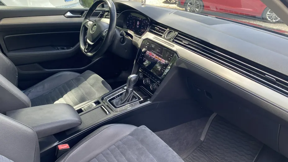 VOLKSWAGEN Passat -