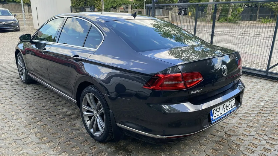 VOLKSWAGEN Passat -