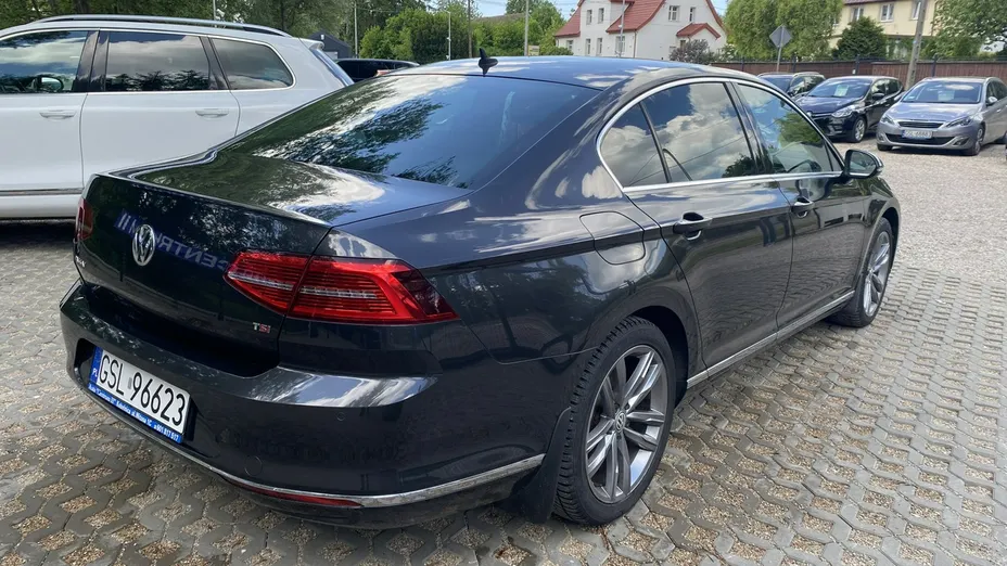VOLKSWAGEN Passat -