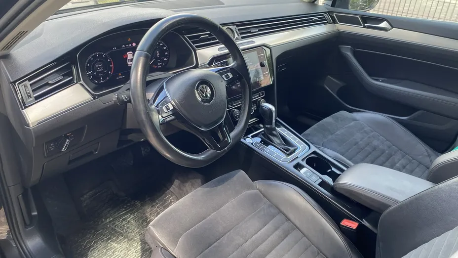 VOLKSWAGEN Passat -