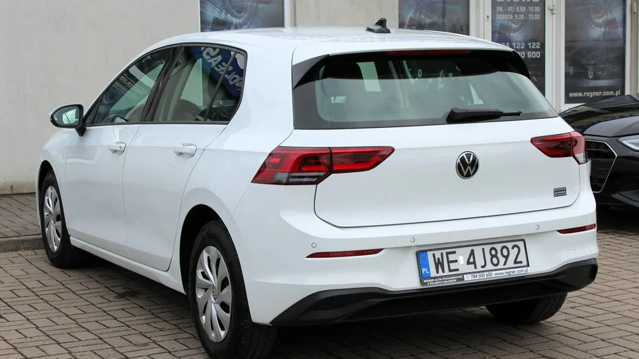 VOLKSWAGEN Golf -