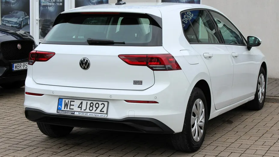 VOLKSWAGEN Golf -