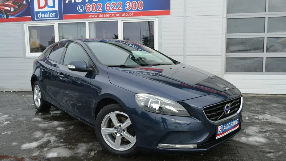VOLVO V40 -