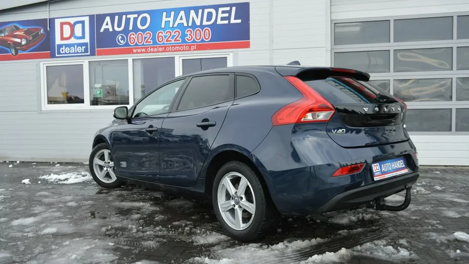 VOLVO V40 -