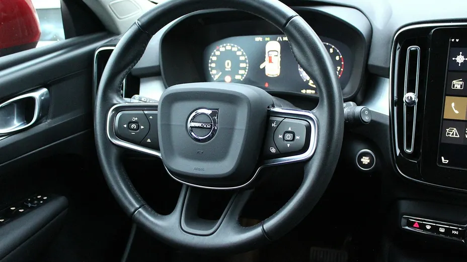 VOLVO XC40 -