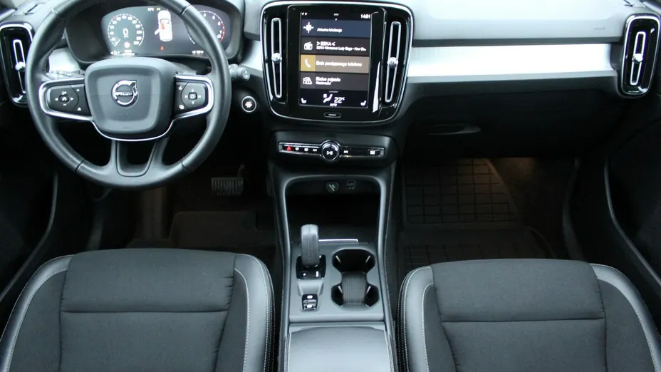 VOLVO XC40 -