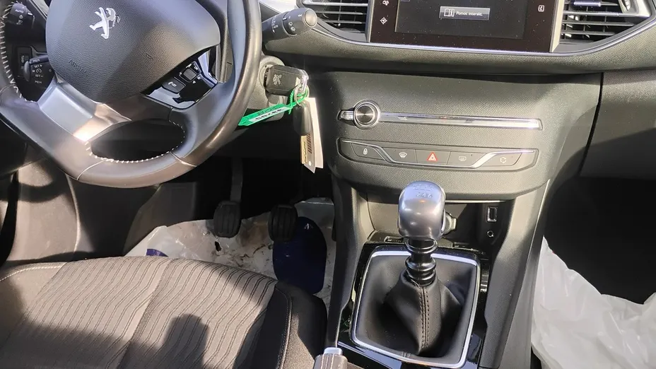 PEUGEOT 308 -
