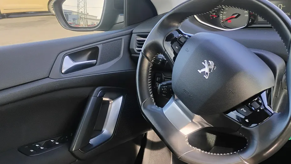 PEUGEOT 308 -